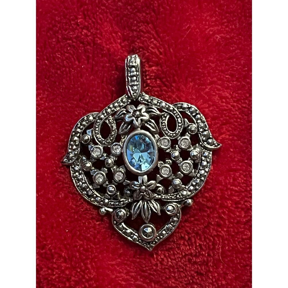 The Avon 1994 Evangelista drop pendant